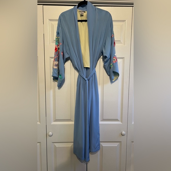 Natori French Embroidery Kimono Boho Robe— Size Small - Picture 1 of 7